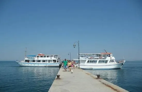 Elena בית נופש ניאה מיכאניונה